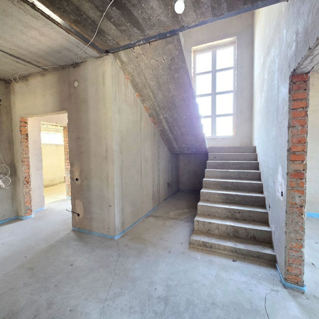 photo_5318900792750183970_y