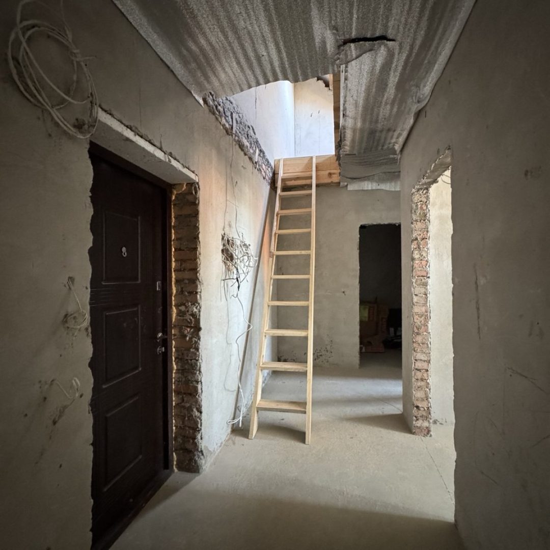 photo_5323803678307192205_y