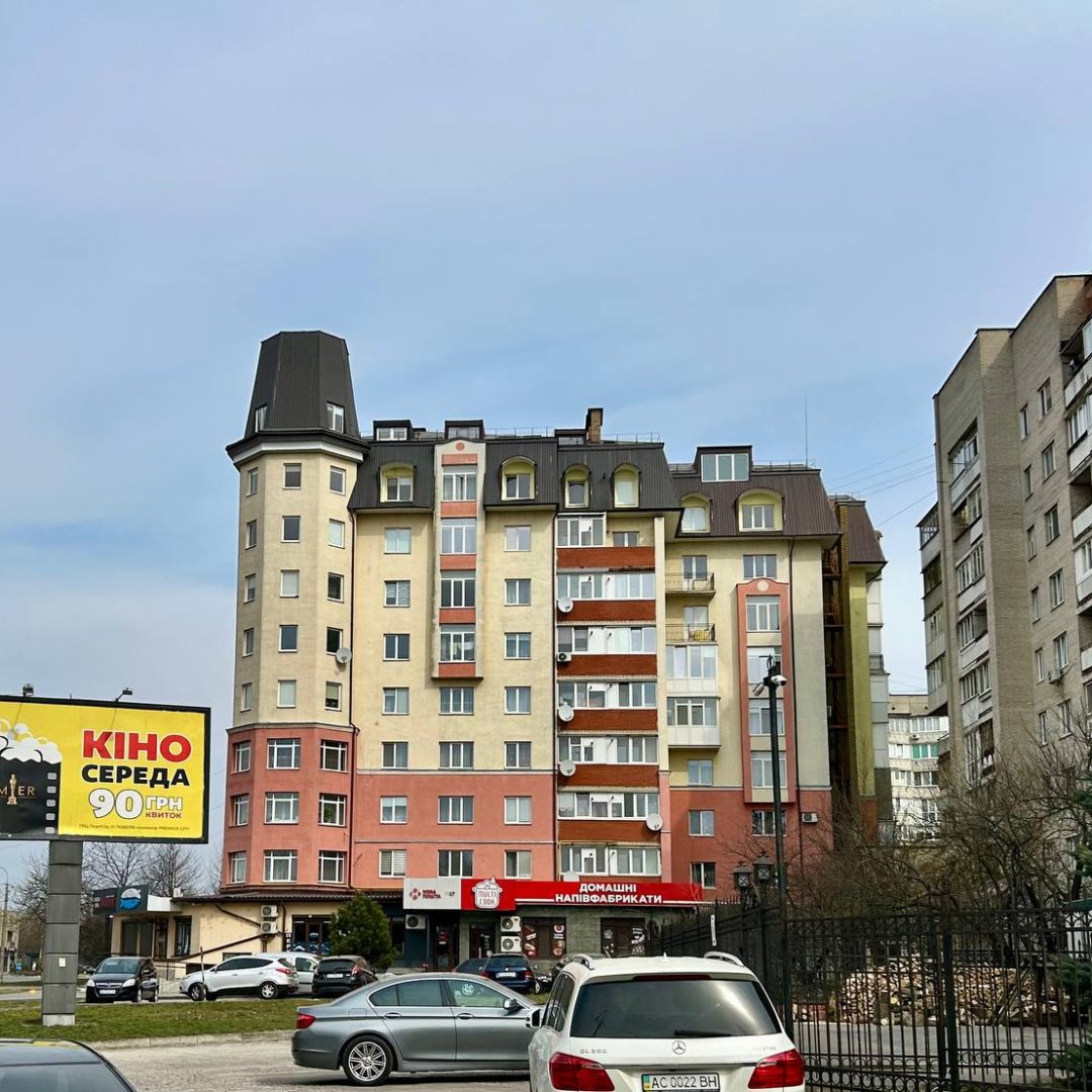 photo_5343949355553068548_y