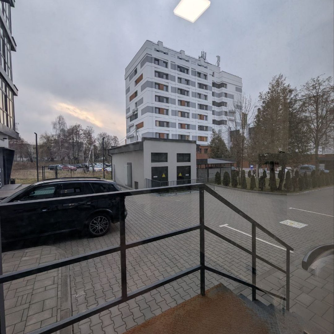 photo_5352580204003529070_y