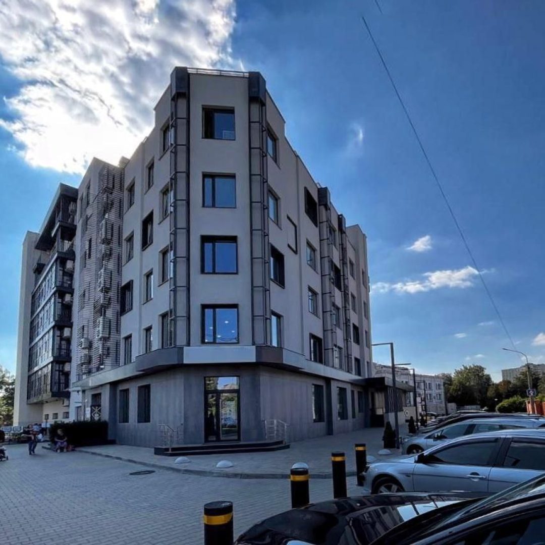 photo_5361610948265244080_y