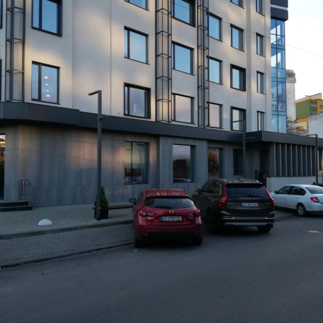 photo_5361610948265244089_y