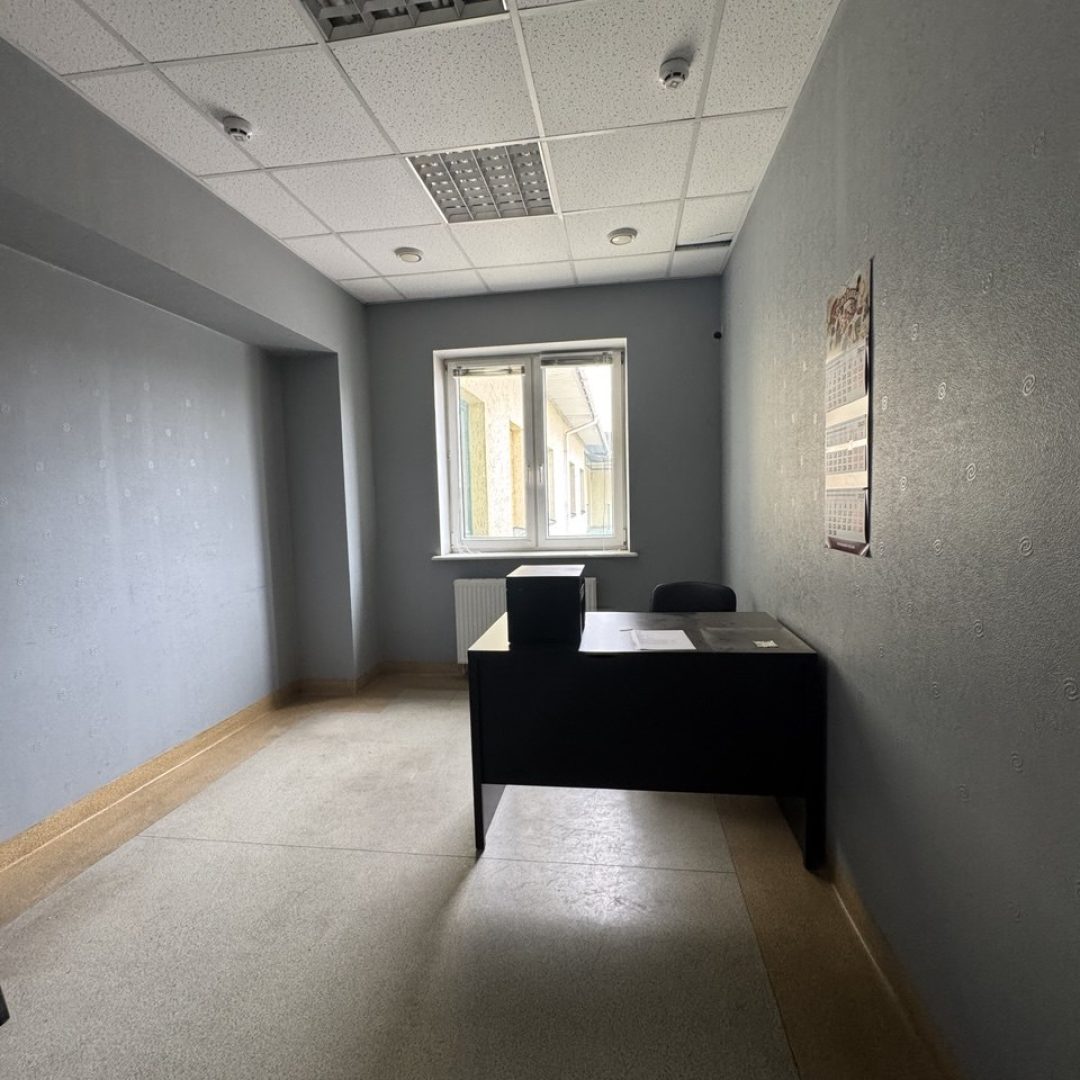 photo_5413359652008824907_y